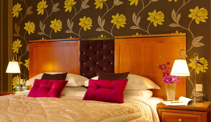 Deluxe King Room image 3