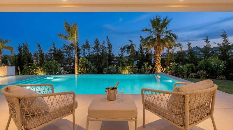 VACATION MARBELLA I Villa The Address Brand-New Villa Private Turquoise Pool 6BDR Prime Golf Valley Location Minutes from Puerto Banus Luxury Interiors Private GYM Lounge Bar - image 49
