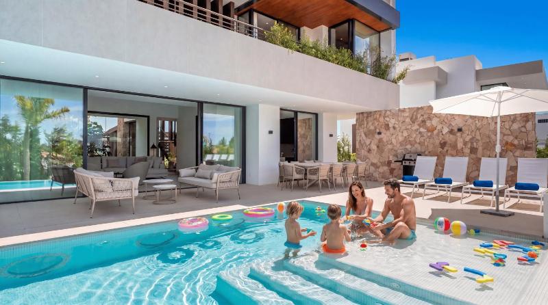 VACATION MARBELLA I Villa The Address Brand-New Villa Private Turquoise Pool 6BDR Prime Golf Valley Location Minutes from Puerto Banus Luxury Interiors Private GYM Lounge Bar - image 47