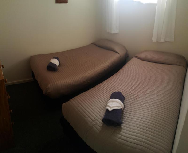 Camellia Court Family Motel - image 7