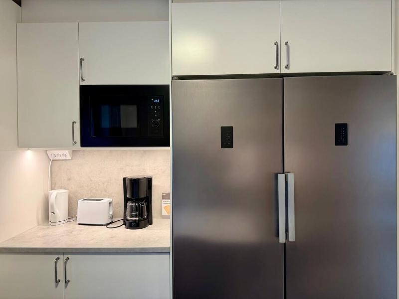 Apartment For Workers With 4 Bedrooms Free parking And Tv In Each Room - image 6