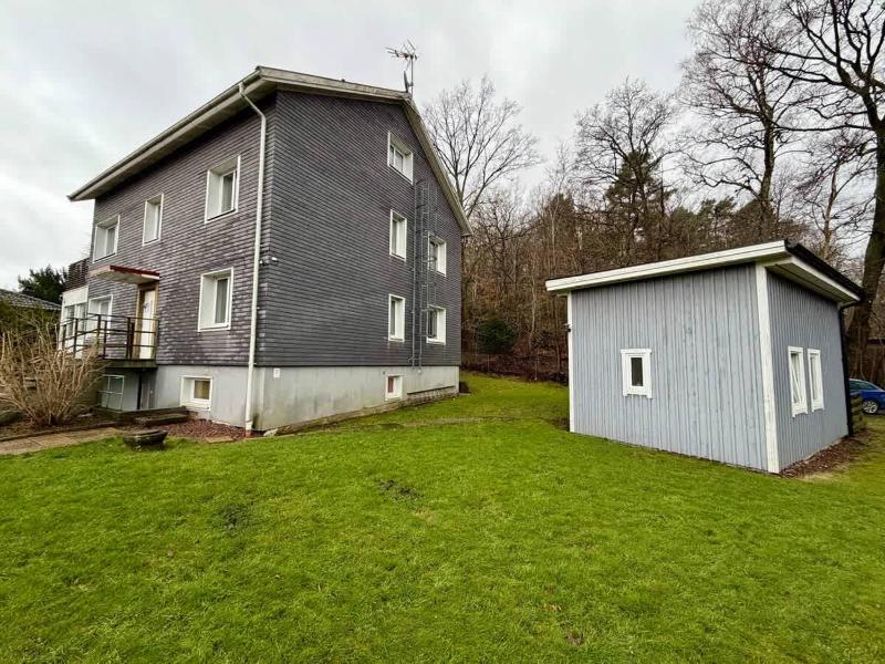 Apartment For Workers With 4 Bedrooms Free parking And Tv In Each Room - image 16