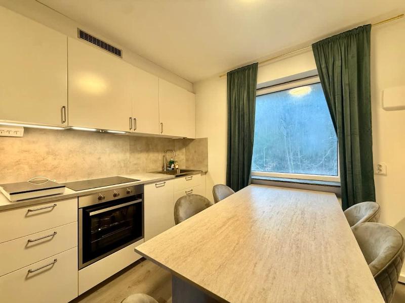 Apartment For Workers With 4 Bedrooms Free parking And Tv In Each Room - image 12