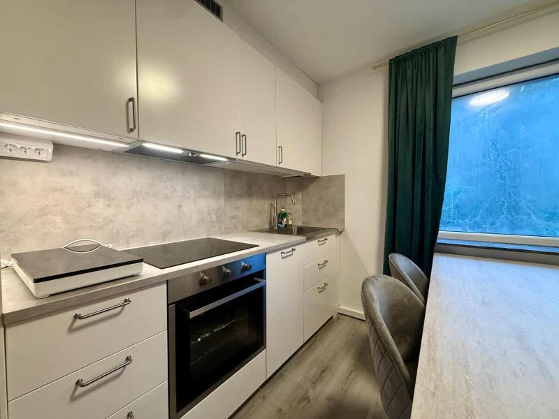 Apartment For Workers With 4 Bedrooms Free parking And Tv In Each Room - image 2