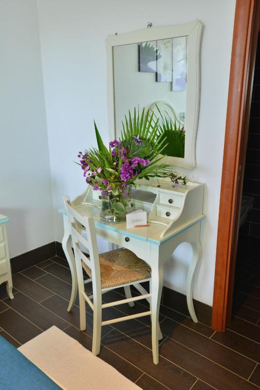 Twin Room image 4