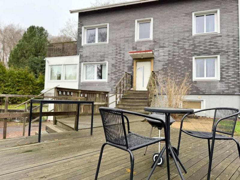 1 Bedroom Apartment Near Volvo With 2 beds And Free Parking - image 9