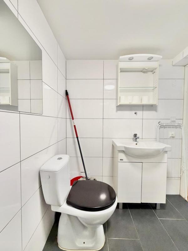 2 Bedroom Apartment With 4 Beds For Workers Near Volvo Free Parking - image 8