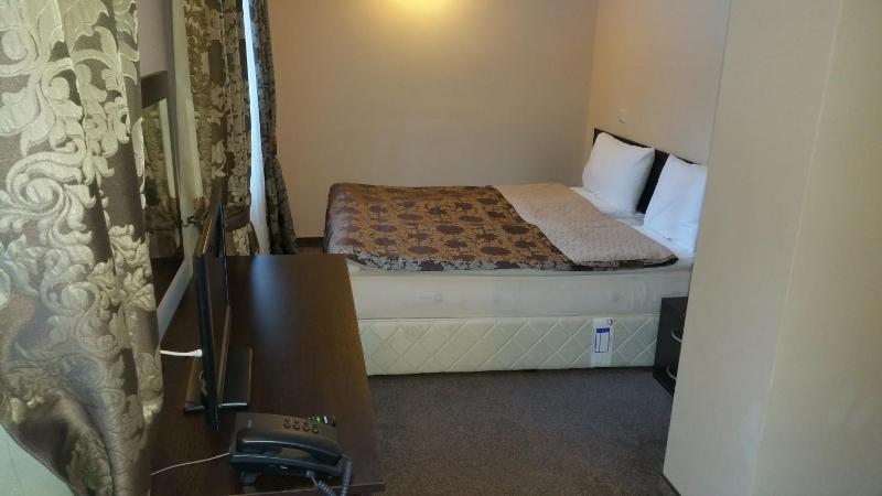 Family Room image 2