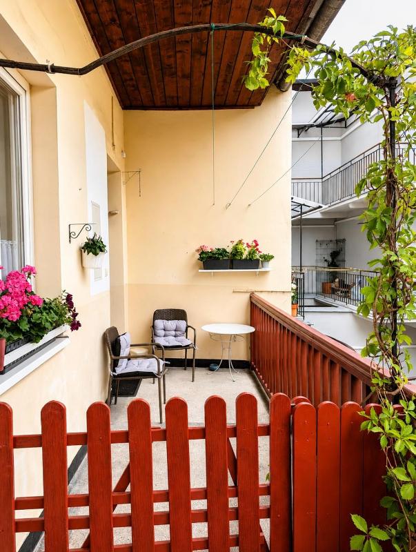 Elegant Loft in Kazimierz with Balcony - image 11