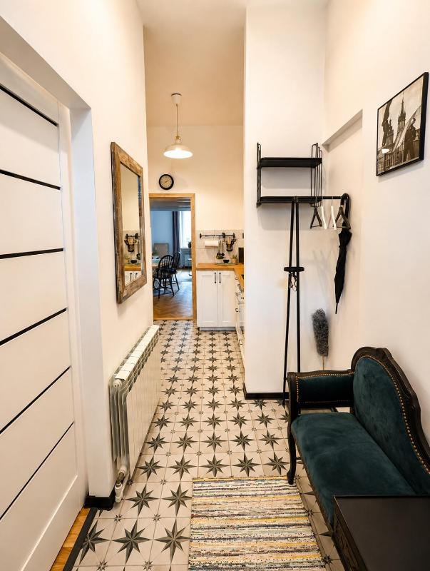 Elegant Loft in Kazimierz with Balcony - image 14