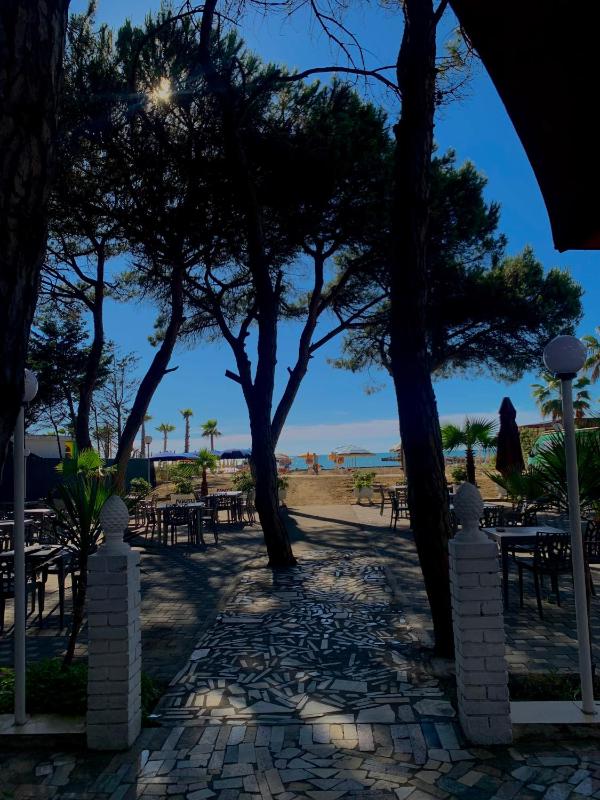 Hotel Ylberi - image 8