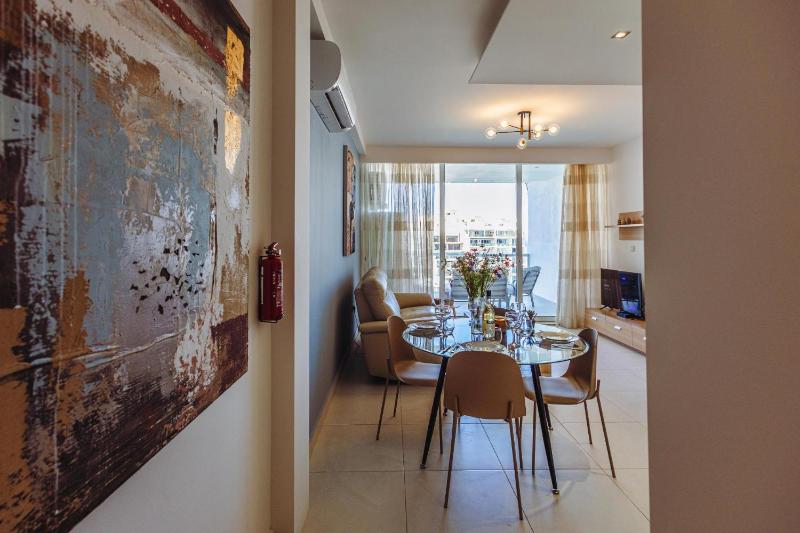 Modern 2 Bedroom Seafront Escape by Buena Vista - image 5
