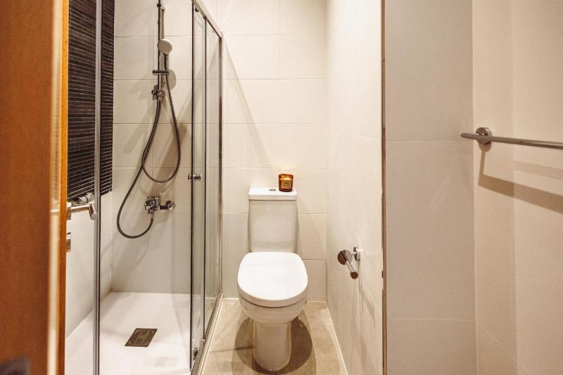 Modern 2 Bedroom Seafront Escape by Buena Vista - image 14