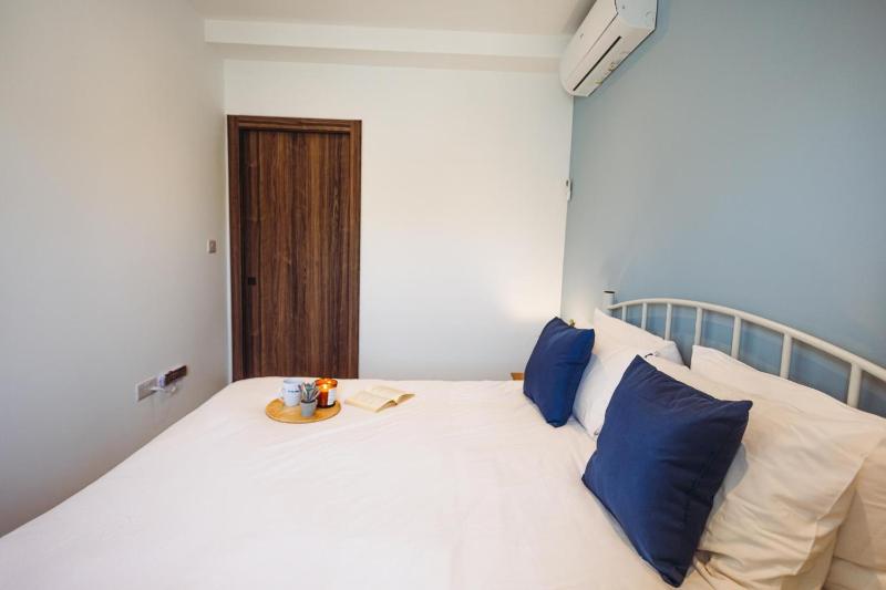 Modern 2 Bedroom Seafront Escape by Buena Vista - image 6