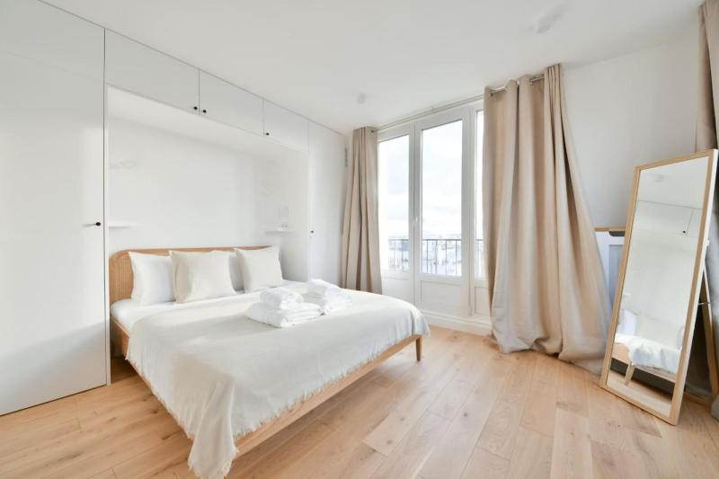 Eiffel Tower View 1BR Newly Renovated and Elegant - image 4
