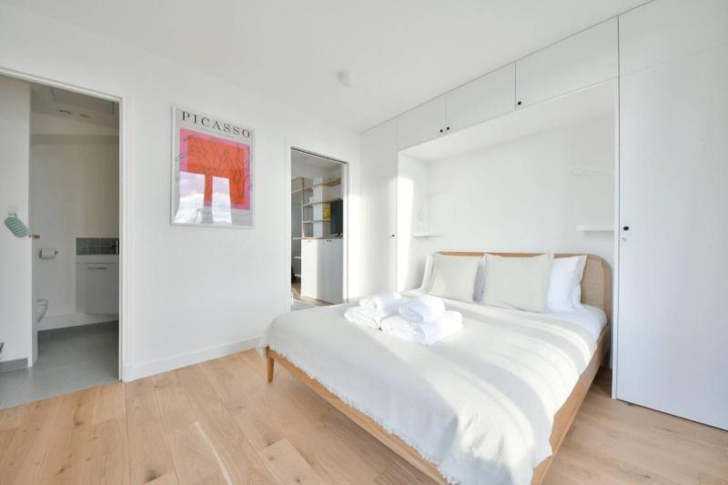 Eiffel Tower View 1BR Newly Renovated and Elegant - image 14
