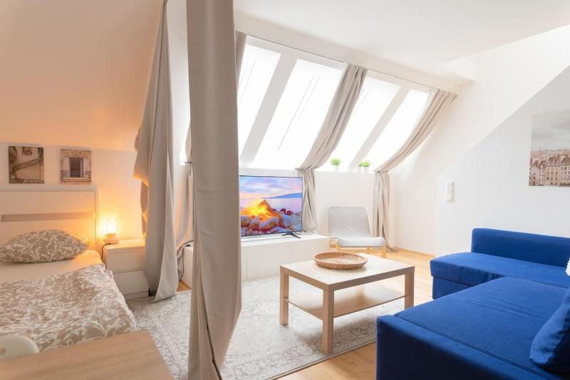 Deluxe Penthouse 2-floors with Private Terrace near Prater and Center - image 7