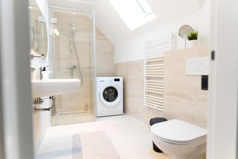 Deluxe Penthouse 2-floors with Private Terrace near Prater and Center - image 10