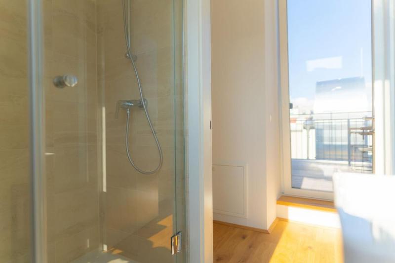 Luxury Penthouse 2-floors with Private Terrace near Prater and Center. - image 11