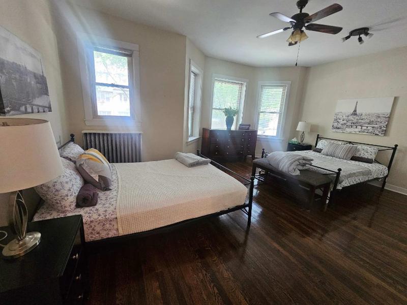 2 Bedroom Unit in Uptown Chicago - image 7