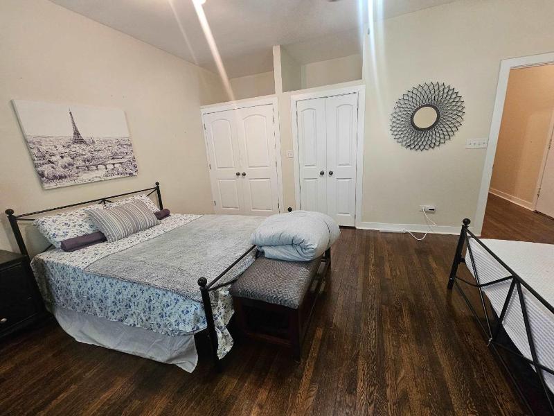 2 Bedroom Unit in Uptown Chicago - image 8