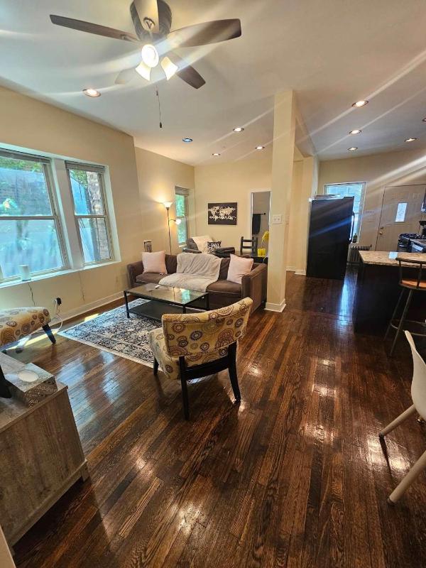 2 Bedroom Unit in Uptown Chicago - image 6