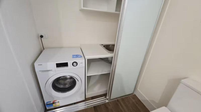 Beachside home 3 bed 2 bath Burleigh - image 10