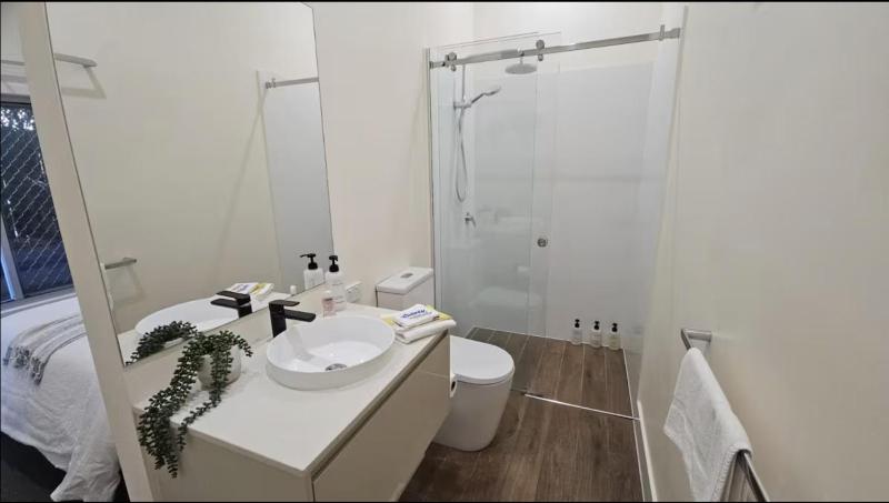 Beachside home 3 bed 2 bath Burleigh - image 11