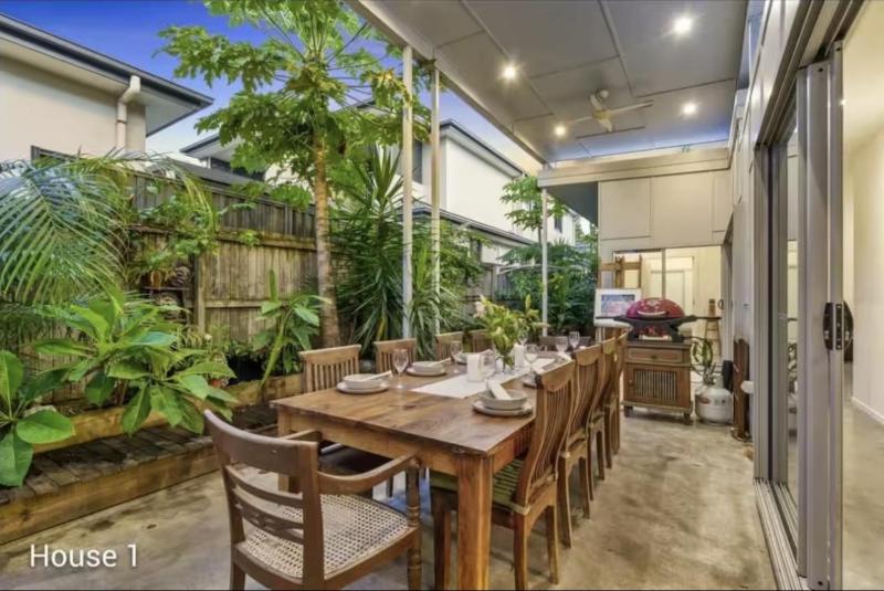Beachside home 3 bed 2 bath Burleigh - image 5