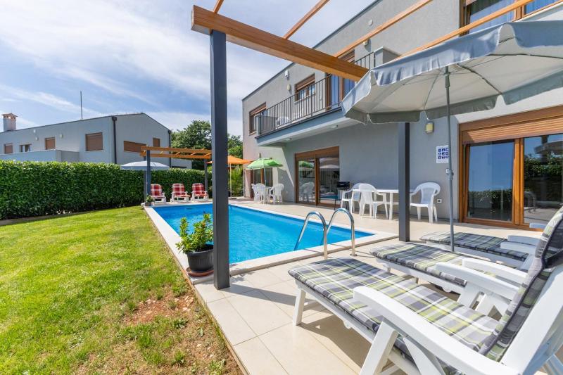 Holiday House Irina G - Pool Private - image 25