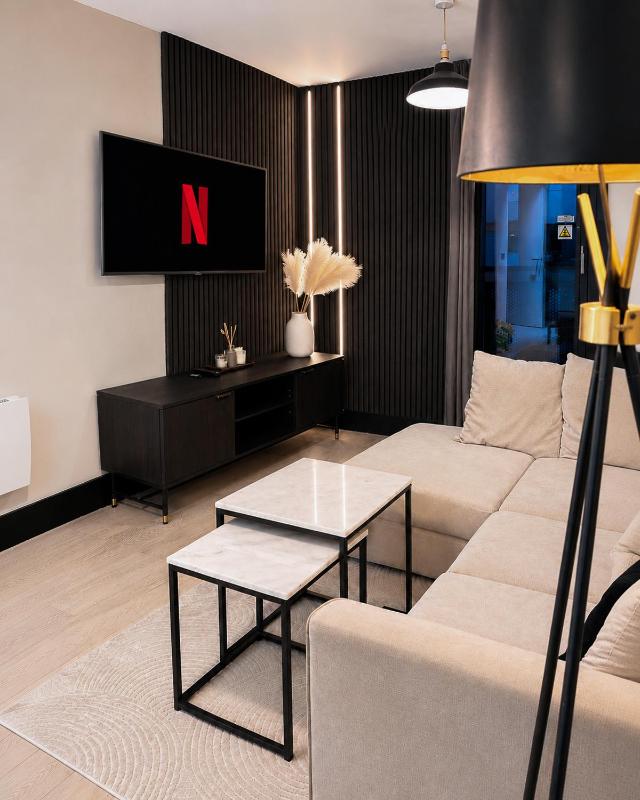 Modern City Centre Flat | Balcony & Free Parking - image 16