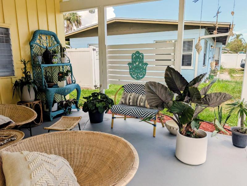 Artsy abode at Siesta key - image 2
