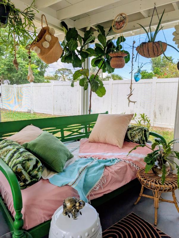 Artsy abode at Siesta key - image 12