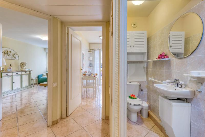 Garden View Daturas with Balcony - Happy Rentals - image 10