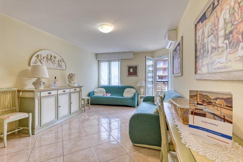 Garden View Daturas with Balcony - Happy Rentals - image 17
