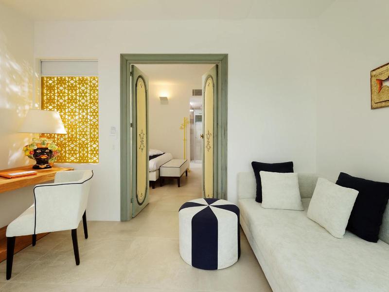 Deluxe Room image 4