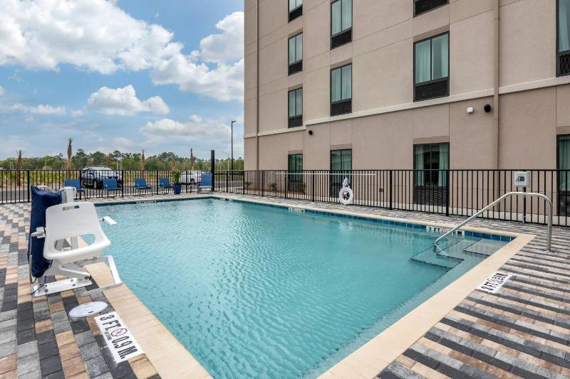 Comfort Inn & Suites Jacksonville - Orange Park Near Naval Air Station - image 9