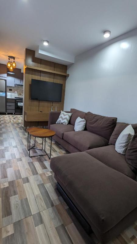 Cozy one bedroom Rebero Apartment with City Views - image 1