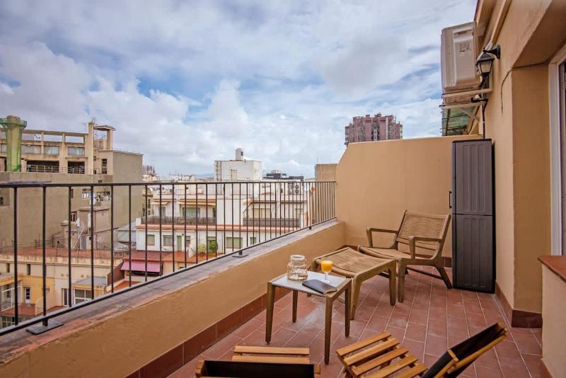 Central penthouse with terrace Placa Catalunya III - image 6