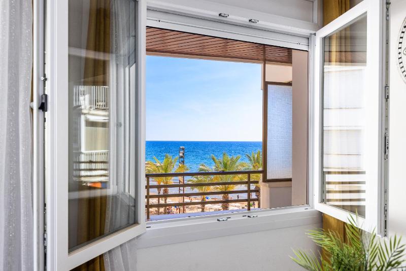 Capote Family Beachfront Rentalmar - image 9