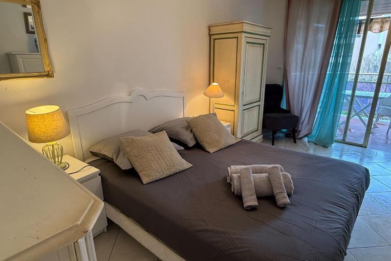 Apartment with terrace 100m from the beach - image 10