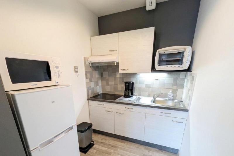 Centrally located apartment 50m from the beach - image 8