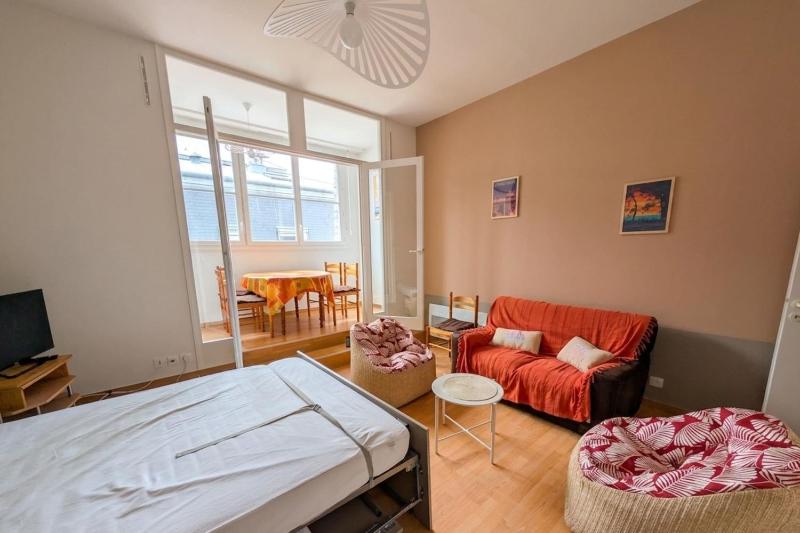 Centrally located apartment 50m from the beach - image 11