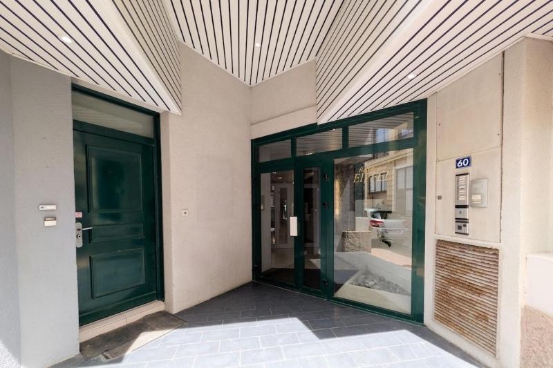 Centrally located apartment 50m from the beach - image 13