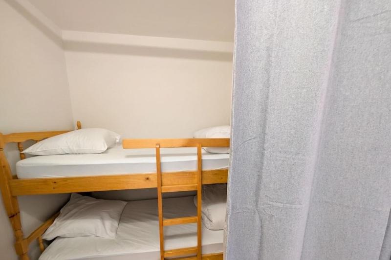 Centrally located apartment 50m from the beach - image 18