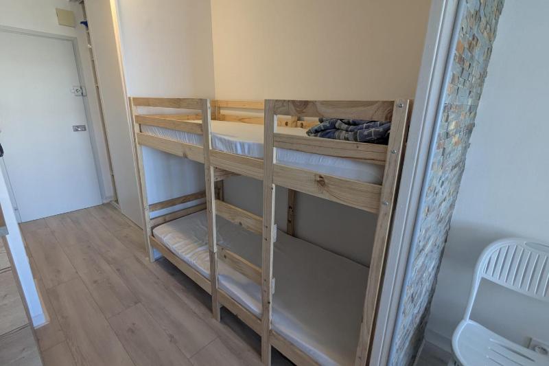 Centrally located apartment 50m from the beach - image 3