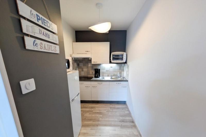 Centrally located apartment 50m from the beach - image 2