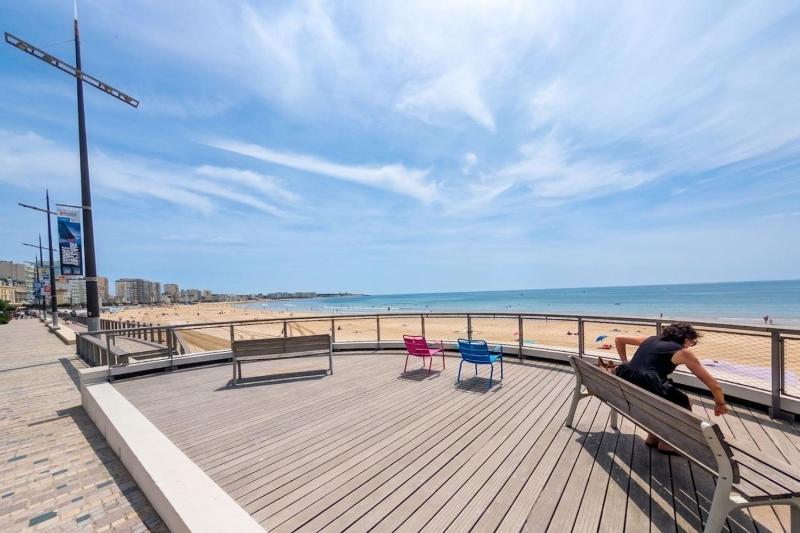 Centrally located apartment 50m from the beach - image 5