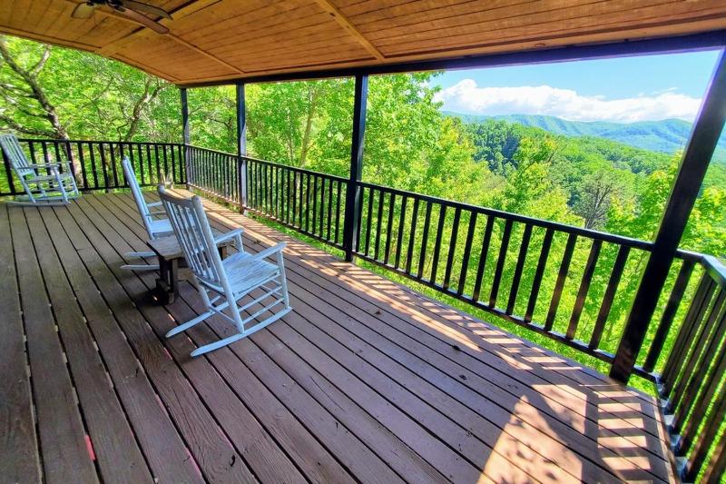 Mountain Ridge chalet - image 5