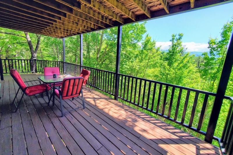 Mountain Ridge chalet - image 3